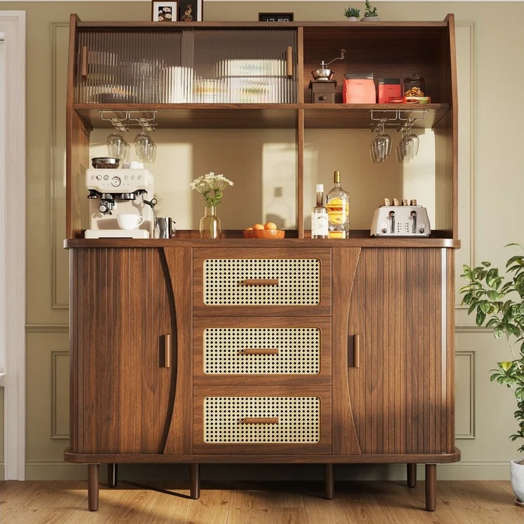 Celya Küchenbuffet Buffetschrank Rattanoptik mit Stauraum (mit 3 Schubladen und Glasschiebetüren, belastbar bis 60kg) Integrierte Glashalter, verstellbare Füße und abgerundete Kanten – Bild 1