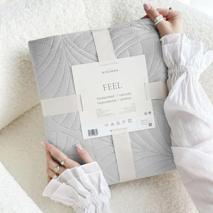 ROOM99 Feel Elegante Tagesdecke in Hellgrau 170x210 cm Vielseitige Wohndecke als Bettüberwurf oder Sofaüberwurf Überwurfdecke für Bett und Sofa Steppdecke Stil Ideal als Bedspread Velvet Samt – Bild 4