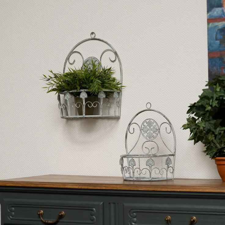 2er Set Wand-Pflanzkörbe Metall hellgrau im Vintage-Stil zum Aufhängen - Hängekörbe Wanddeko für Innen & Außen - Blumentopfhalter aus Metall - Shabby Chic Dekoration – Bild 2