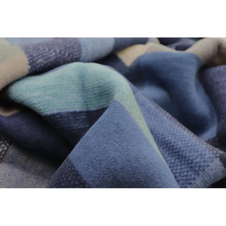 Wohndecke Color Squares Dark blue, blau karierte Sofadecke in 150x200 cm, Biederlack, Decke aus Baumwollmix, Made in Germany – Bild 3