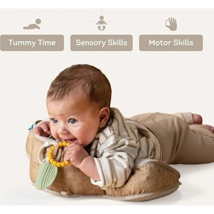 Tummy Time Babykissen Bär – Bauchmuskelkissen mit 2 abnehmbaren Spielzeugen – Entwicklung der motorischen Fähigkeiten und Nackenmuskeln – ab der Geburt – 40 x 27 x 11 cm – 13715 – Bild 4
