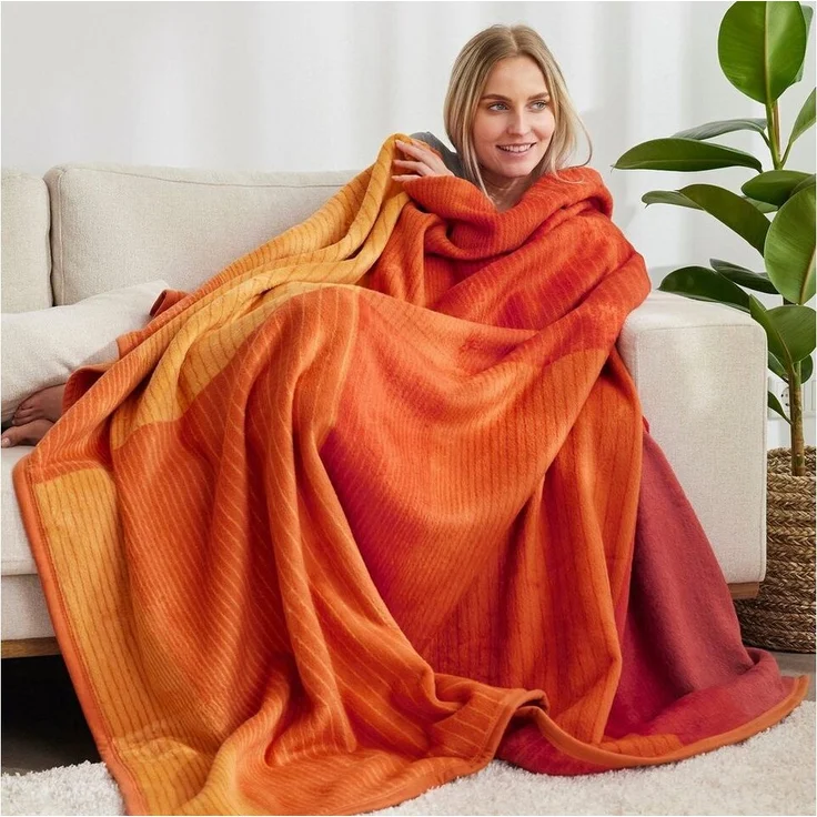 Wohndecke Sorrento Jacquard, IBENA, sanfter Farbverlauf, Kuscheldecke – Bild 3