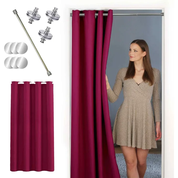 tinycurtains Türvorhang mit Stange silber 55-90 cm ohne Bohren, Thermo Vorhang mit Magneten, Ösen, abdunkelnd, Polyester, blickdicht, bordeaux rot Berry, Türgardine mit Klemmstange verdunkelnd