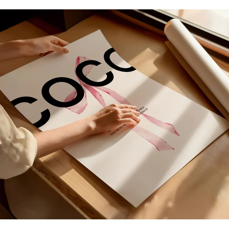 JUSTGOODMOOD Poster Premium ® Coco Chanel Zitat Poster · Rosa Schleife · ohne Rahmen, verschiedene Größen wählbar – Bild 4
