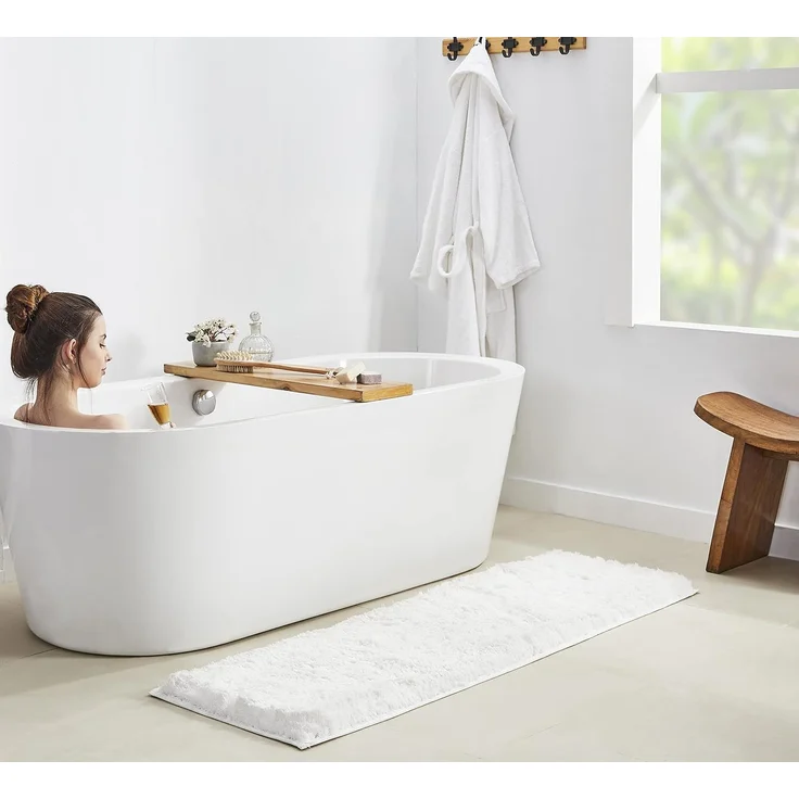 Penguin Home® rutschfeste, Flauschige, rubinrote Mikrofaser-Badematte|Farbe Weiß|Super weich und saugfähig mit dickem Flor und Latex-Rückseite für Badezimmerböden, Badeteppiche | Größe: 50x152 cm|