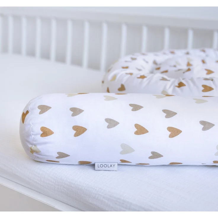 Loolay Nestchenschlange Herz BEIGE BRAUN Baumwolle Multifunktion Bettschlange Stoffschlange, (Bettumrandung Krabbeldecke Babybett Umrandung Schlange Bett Kopfschutz, Zierkissen Bettrolle Dekokissen Zugluftstopper - Super GESCHENK), LOOLAY® - 100% Europ... – Bild 1