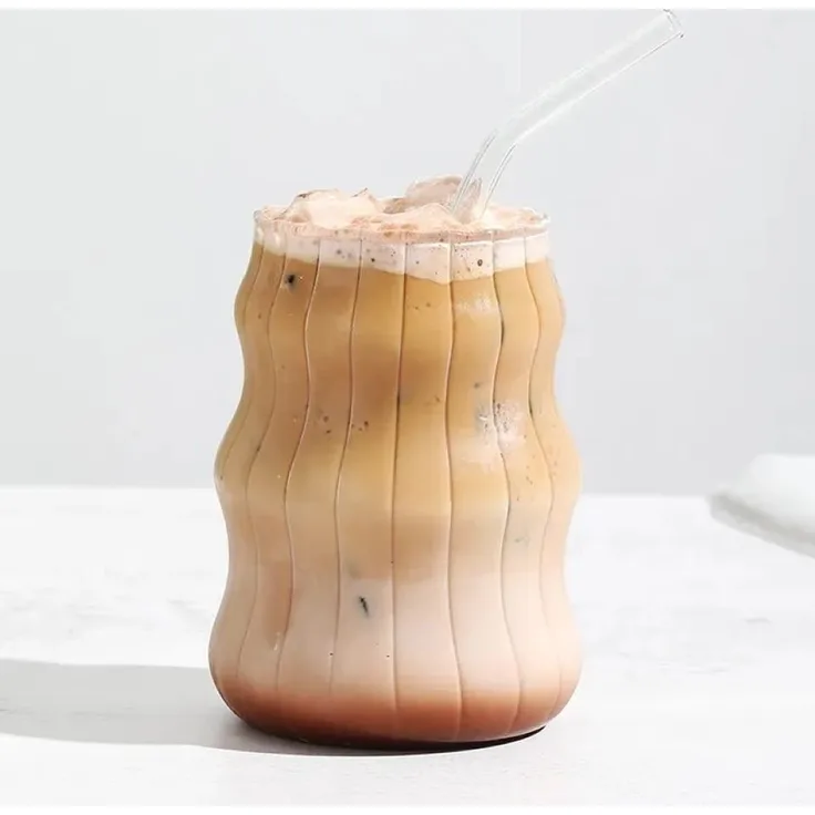 Zoha Glas Stripe Wave Getränkebecher 2er Set Cocktail- 540 ml - Heißgetränke Kaffeeglas, Borosilikatglas, Hitzebeständig Trinkglas Cocktailgläser Eiskaffeegläser Tee Saft