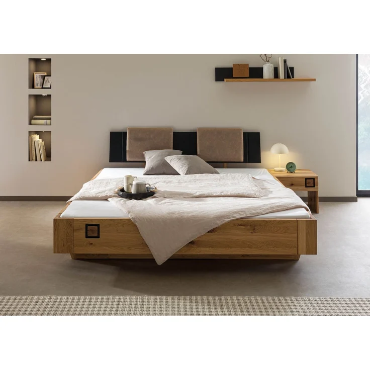 Bett inkl. Nachttisch rechts und Kopfteilkissen taupe Wildeiche 200x200x86 natur geölt/lackiert KITZBÜHEL #263 – Bild 9