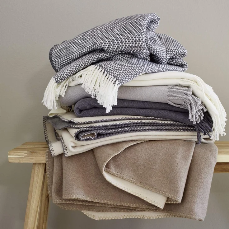 Wohndecke Relax, SCHÖNER WOHNEN-Kollektion, mit gedrehten Fransen, Kuscheldecke – Bild 4