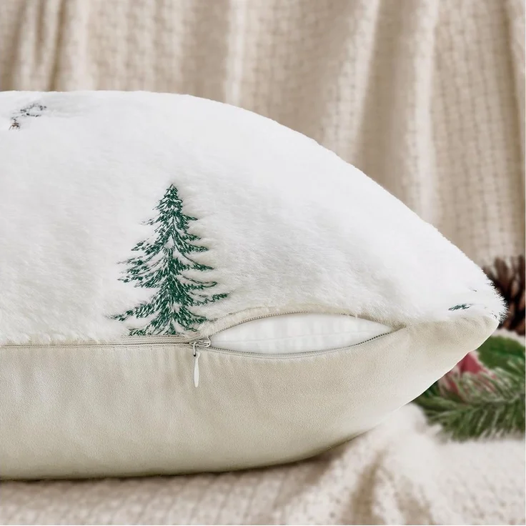 CLTYQ Kissenbezug Weihnachtskissenbezüge 45x45cm,Kunstpelz mit besticktem Weihnachtsbaum, (1 Stück), Weihnachtsdeko,Bestickt Zottelig Weihnachtskissen,Weiße und grüne – Bild 2