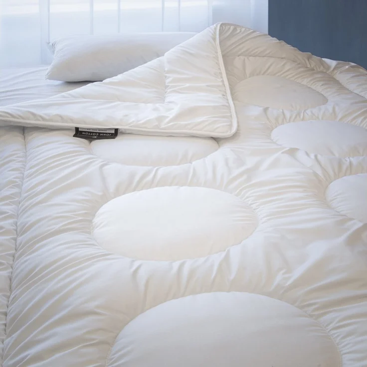 John Cotton Microfaserbettdecke Royal, Bettdecken für Sommer und Winter, Füllung: aus voluminöser und flauschiger Polyester, Bezug: Microfaser, 100% Polyester, Bettdecke 135x200 cm, 155x220cm, hochwertige Qualität – Bild 3