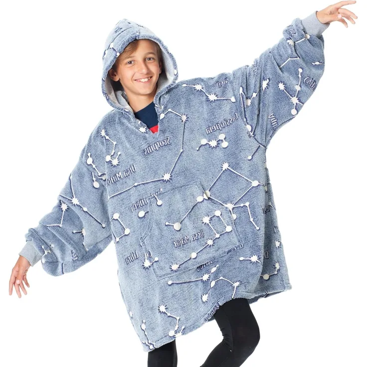 KANGURONE, HOODIE, ÜBERGRÖSSE TRAGBARE MIKROFASER-DECKE, MIT KAPUZE UND TASCHE, EINHEITSGRÖSSE FUR KINDER, GLOW, LEUCHTET IM DUNKELN, BLAU MIT KONSTELLATIONEN, 75X75 CM