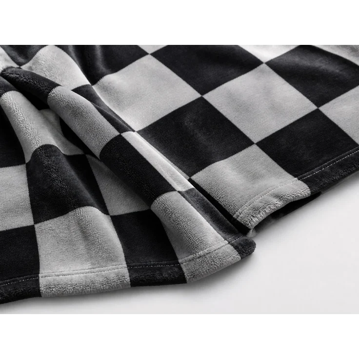 Doppellagige Fleecedecke mit Schachbrettmuster in Schwarz-Grau, 150 x 200 cm – Bild 3