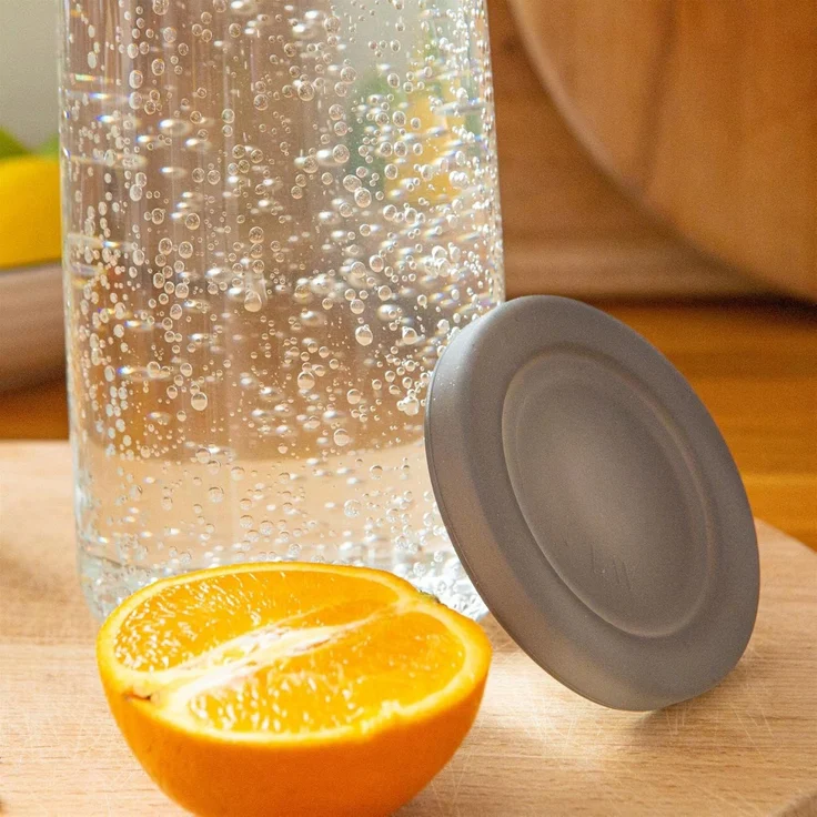 LAV Fonte Karaffe mit grauem Silikondeckel - 700 ml - aus hochwertigem Glas – Bild 4