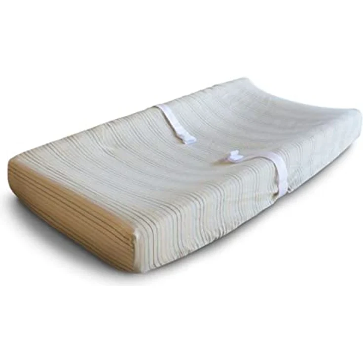 Mushie Waschbar Wickelauflagenbezug | Wickelauflagehbezug 70x45 cm, Passend für Standard-Wickelauflage | Verstellbare Sicherheitsgurte (Retro Stripes) – Bild 2