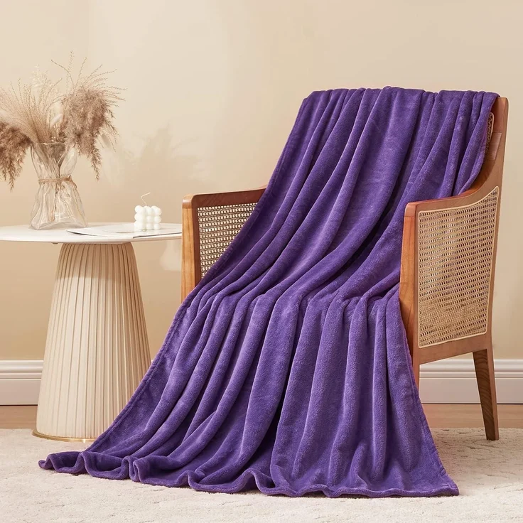 Kuscheldecke Fleecedecke Flauschig Violett 130 x 150 cm Lilafarbig – Bild 2