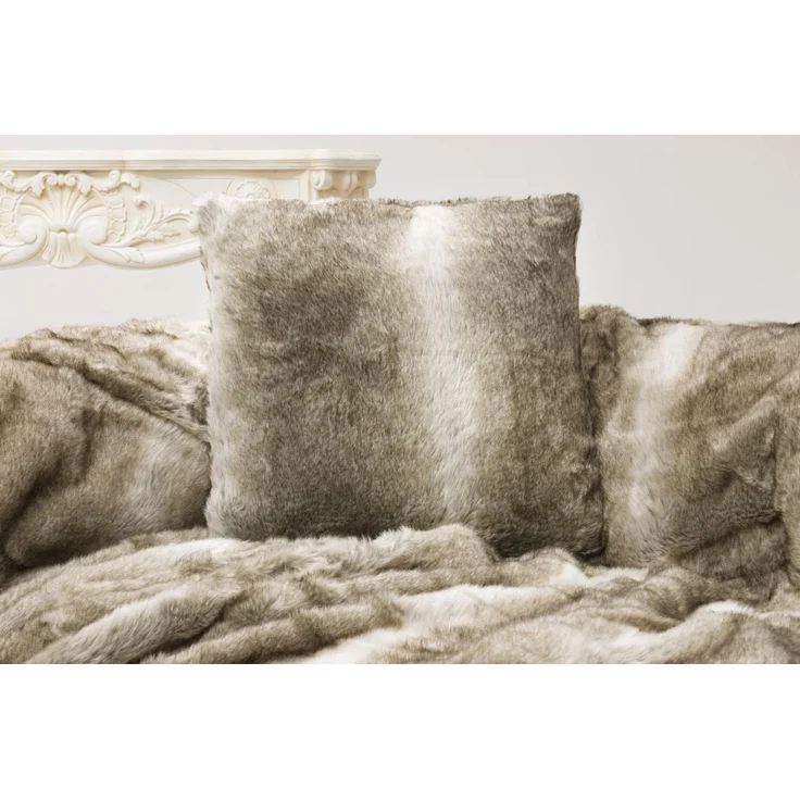 Wohnen und Accessoires GmbH & Co. KG Fellkissen Fellkissen (Kunstfell) Bär braun-creme mit grauem Unterfell 45x45cm, Felloptik – Bild 1