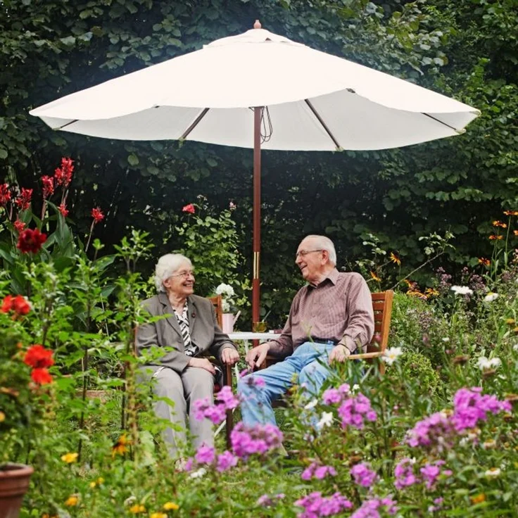 Gartentisch mit Schirmloch – Bild 3