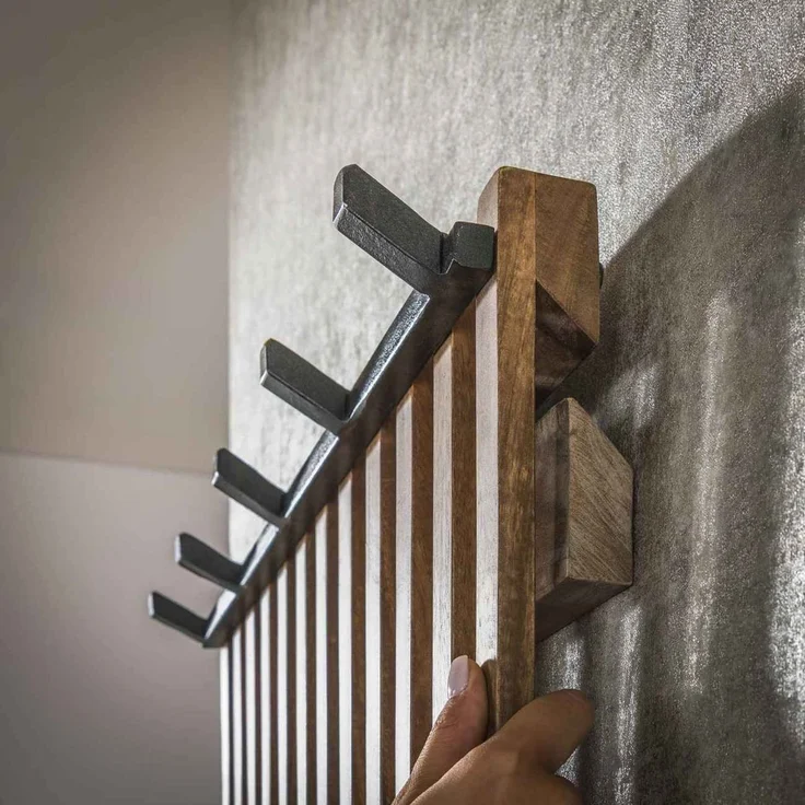 Garderobe Mangoholz massiv, modern mit 14 Haken, Latten-Design, Braun, nachhaltig gefertigt – Bild 1