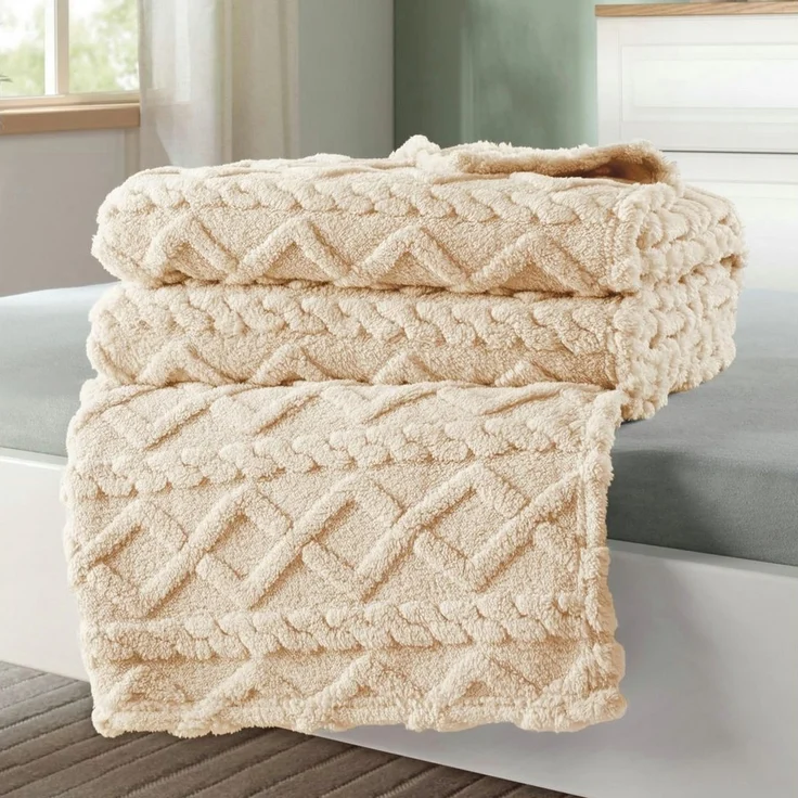 Wohndecke Siera, Kuscheldecke 150x200 cm fürs Wohnzimmer oder Sofa, Delindo Lifestyle – Bild 3