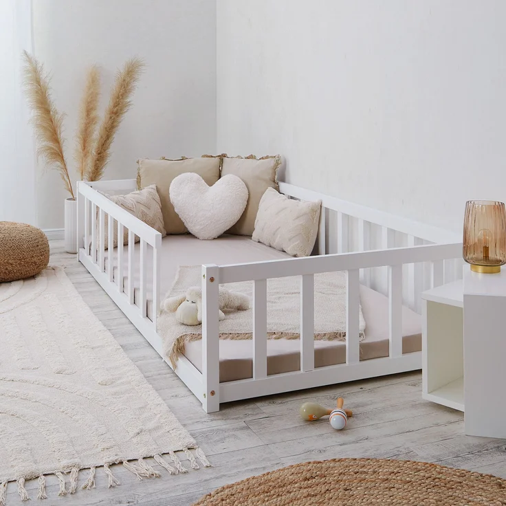 Kinderbett 90x200 Bodenbett mit Rausfallschutz Montessori Bett Kleinkindbett Holz Massiv Weiß Einzelbett Lattenrost Bettgestell – Bild 6