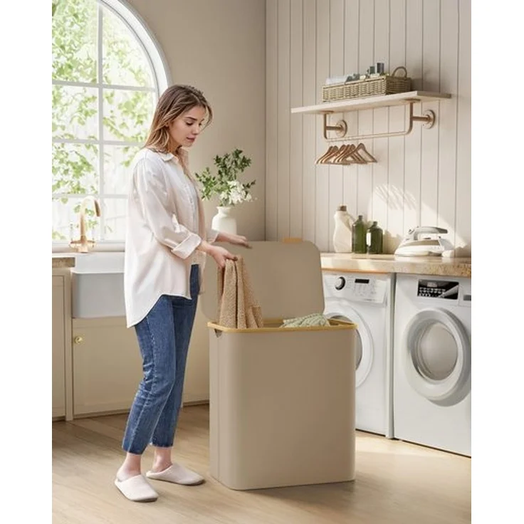 SONGMICS Wäschekorb mit Deckel und herausnehmbarem Wäschesack, zusammenklappbar, Bambus / Oxford-Gewebe kamelbraun, 90 l – Bild 1