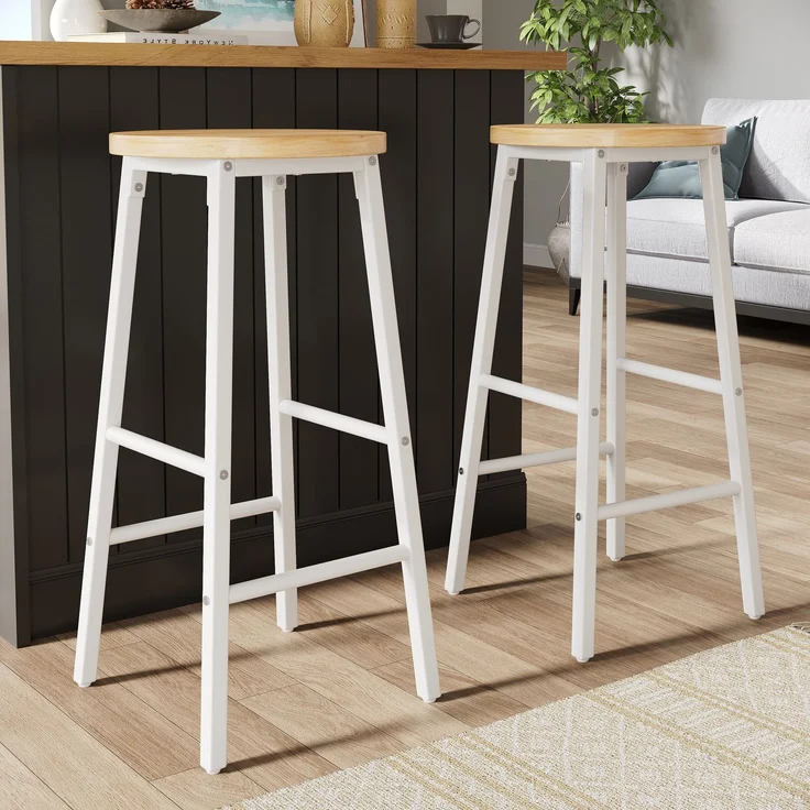 2-Set Barhocker mit Holzoptik-Sitz, 63cm, belastbar bis 150kg pro Hocker, mit zwei Fußstützen & verstellbaren Füßen, Weißer Metallrahmen--Weiß--30x30x63cm--YOUDENOVA – Bild 2