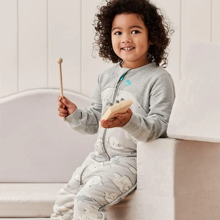 Love To Dream Schlafanzug, extra warm, 3–4 Jahre, grau, 3,5 Tog für Kälte (unter 16 °C), Lange Ärmel, integrierte Steppdecke, maschinenwaschbares Baumwollvlies, für Bewegung mit Anti-Rutsch-Pads – Bild 2