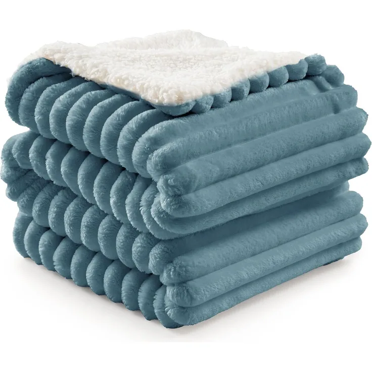 BEDELITE warme Decke Sherpa Kuscheldecke Flauschig Hellblau XXL 220x240 | dicke Deko Fleecedecke, Cord Überwurf für Wohnzimmer und Schlafzimmer, weiche Wohndecke, Tagesdecke, das ideale Geschenk