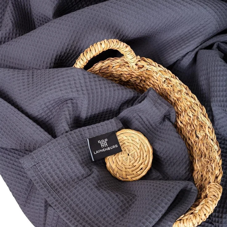 Laynenburg Tagesdecke Waffelpique aus 100% Baumwolle – Baumwolldecke, Kuscheldecke, Wohndecke als Sommerdecke, Bett-Überwurf, Couch-Überwurf, Sofa-Decke – Bild 3