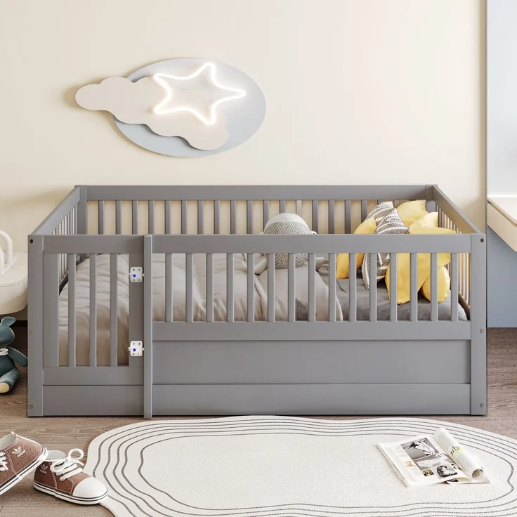 Kinder Bodenbett aus massivem Kiefernholz 140x200 cm mit Zaun & Tür,sicheres Spielbett,offenes Hausbett,Grau – Bild 3
