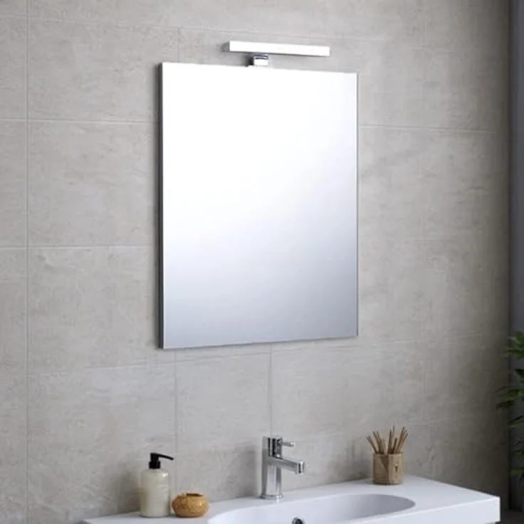 KIAMAMI VALENTINA Badezimmerspiegel 60x70 cm umkehrbar mit verchromter LED-Lampe und grauem ABS-Rahmen – Bild 1
