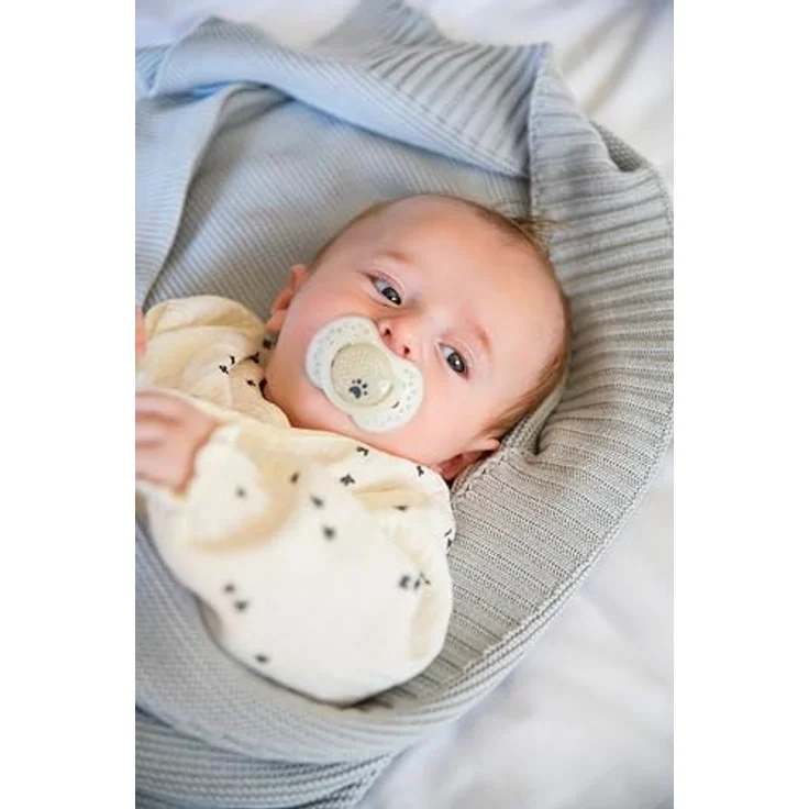 MoMi Kinder- und Babydecke HUG, 80x110 cm, Kuscheldecke aus 50% Baumwolle mit 50% Bambusfasern, Strickdecke ideal für Buggy, Kinderwagen und Babybett – Bild 11