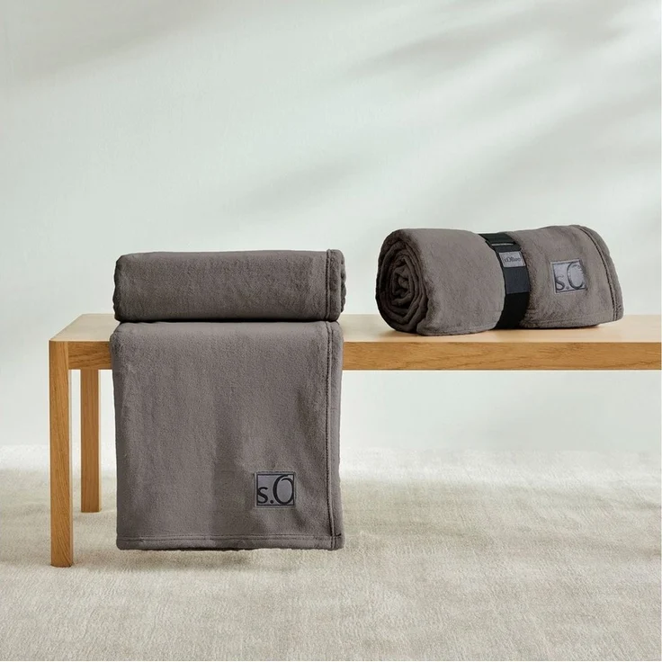 s.Oliver 'Oro' Wohndecke, flauschig, warm & waschbar, Polyester taupe, 150x200 cm – Bild 1