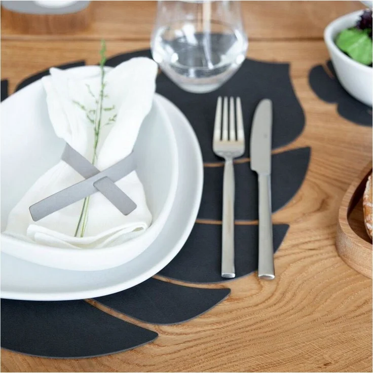 LIND DNA Platzset Tischset Monstera Leaf L schwarz, (Stück, 1-St, 1 Tischset), Recyclingleder – Bild 3
