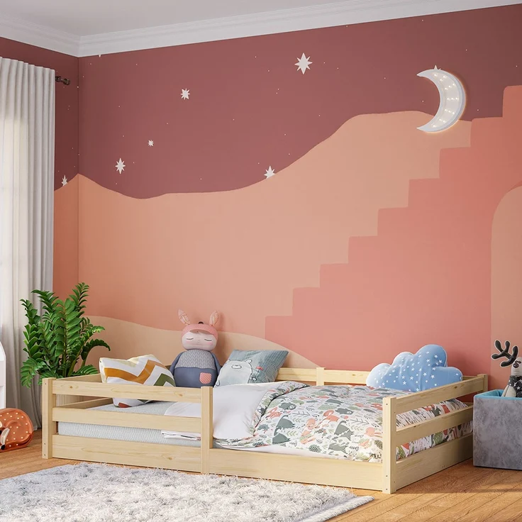 Bellabino 'Iskri' Bodenbett 140x200 cm, natur, Massivholz Kiefer, Montessori Kinderbett mit Rausfallschutz und Lattenrost – Bild 1