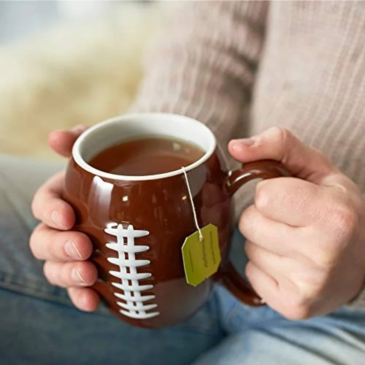 40YARDS Tasse American Football Tasse (600 ml) für Kaffee, Tee, etc, 1-tlg, Keramik, mit erhabener, fühlbarer Football Naht – Bild 5