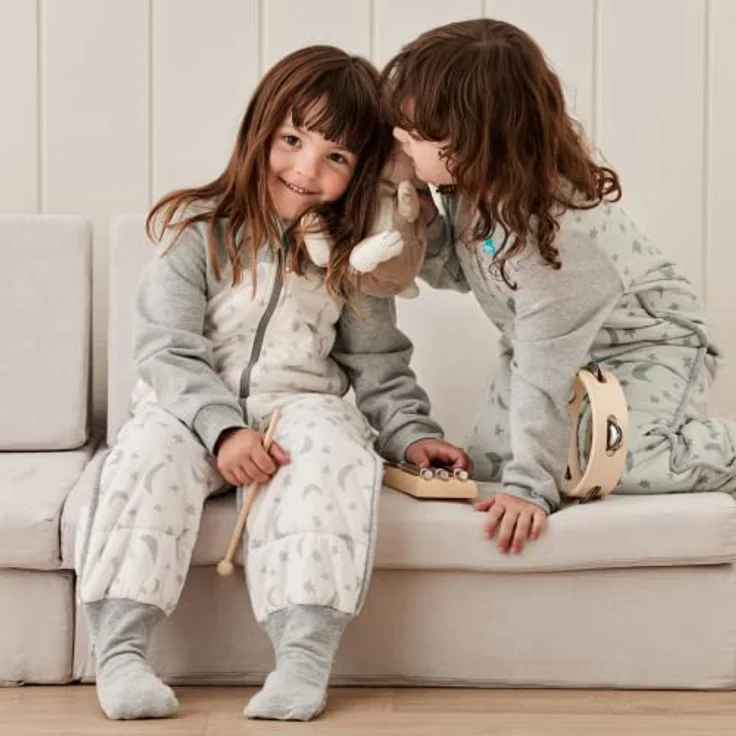 Love To Dream Gesteppter Schlafanzug warm mit Beinen, 24–36 Monate Oliv, 2,5 Tog (16–20 °C) Langarm & Steppdecke, maschinenwaschbare Baumwolle für Bewegung mit Anti-Rutsch-Pads, Von Hebammen empfohlen – Bild 7