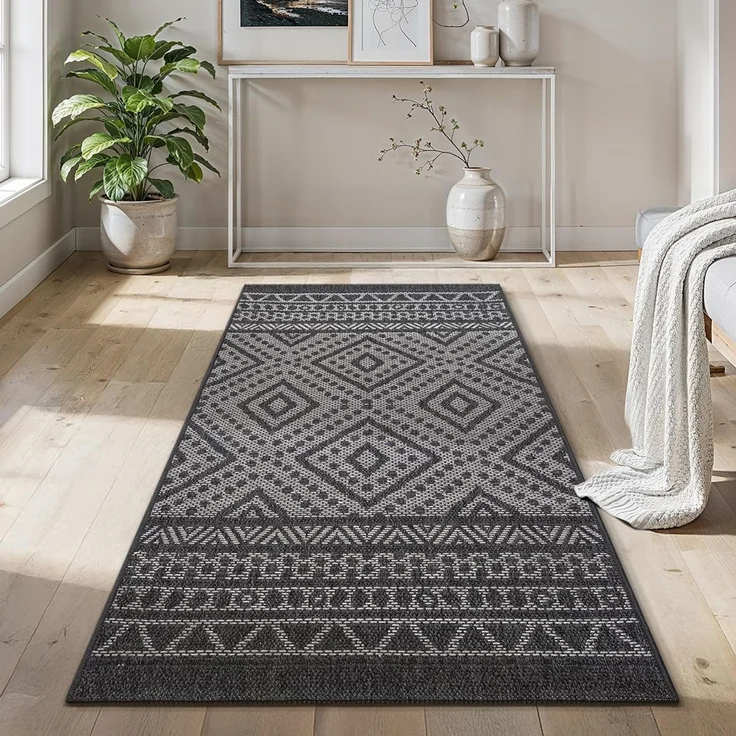the carpet Calgary - moderner Teppich für Wohnzimmer & Esszimmer, Robustes, pflegeleichtes Flachgewebe im Vintage-Boho-Stil, ideal für Küche, Flur & Schlafzimmer, Anthrazit, 80x150 cm