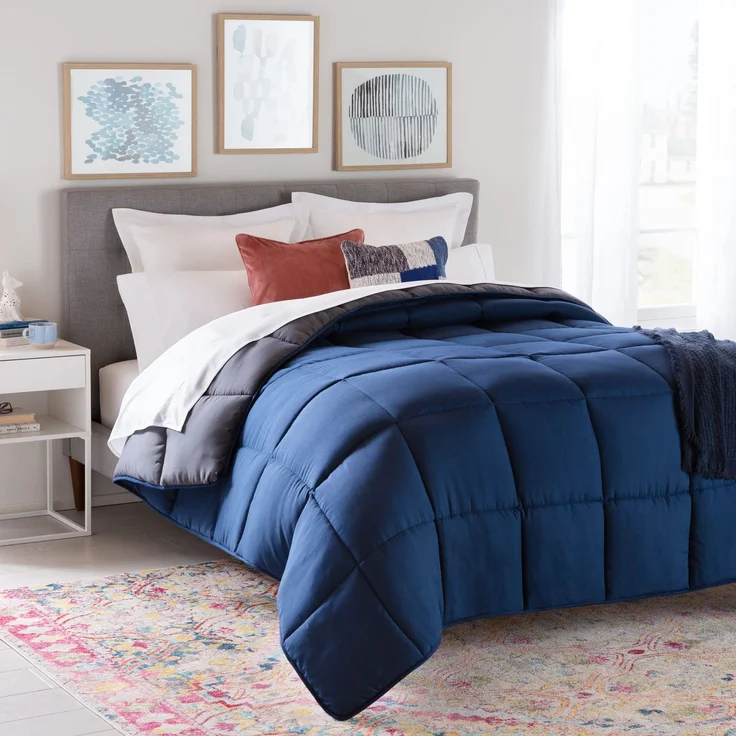 Linenspa 4 Jahreszeiten Bettdecke aus Microfaser – Ganzjahresdecke – Ultraweich – Steppdecke 155x220 cm, Navy Blau / Dunkelgrau – Bild 1