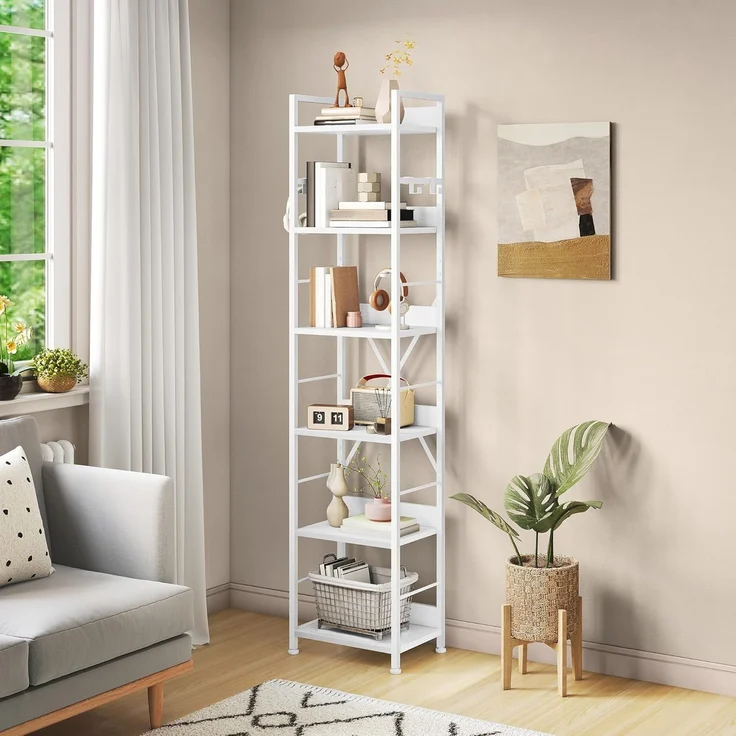 YITAHOME Bücherregal mit 6 Ebenen, Industrielles Standregal, Metallrahmen und Holzregale, Hohes Lagerregal mit 4 Haken, Präsentationsorganizer, für Wohnzimmer, Heimbüro, Weiß Regal – Bild 1