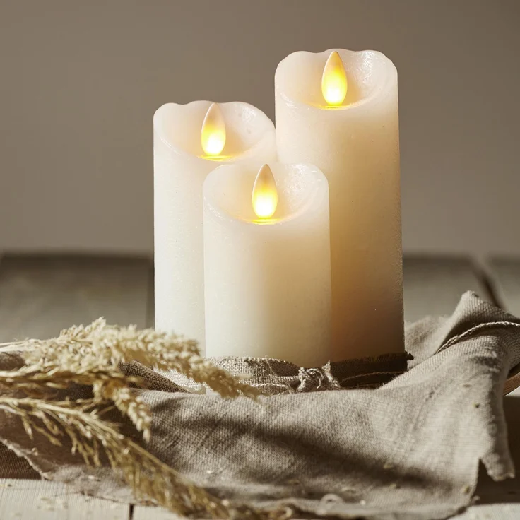 LED Blockkerze ,Glow' mit Batterie und Timer, Echtwachs, weiß, 12,5cm – Bild 3