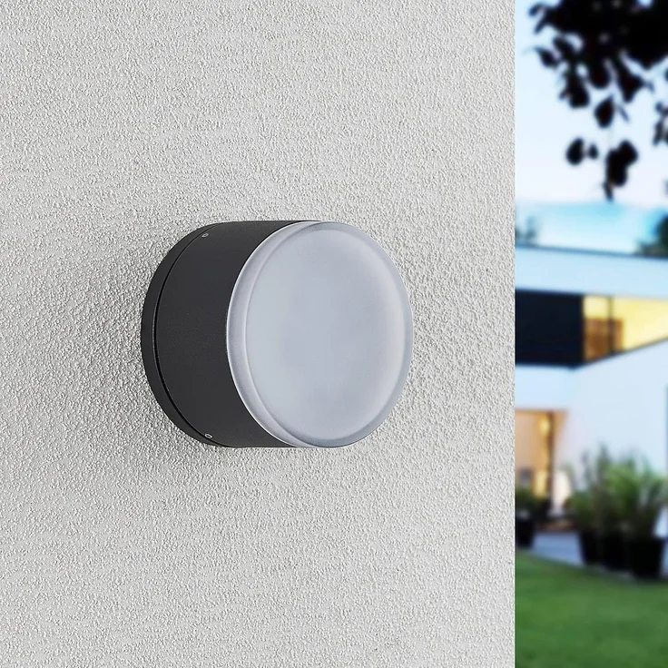Lindby Außen-Wandleuchte Mathea, 1 x 8,2 W LED, warmweiß – Bild 5