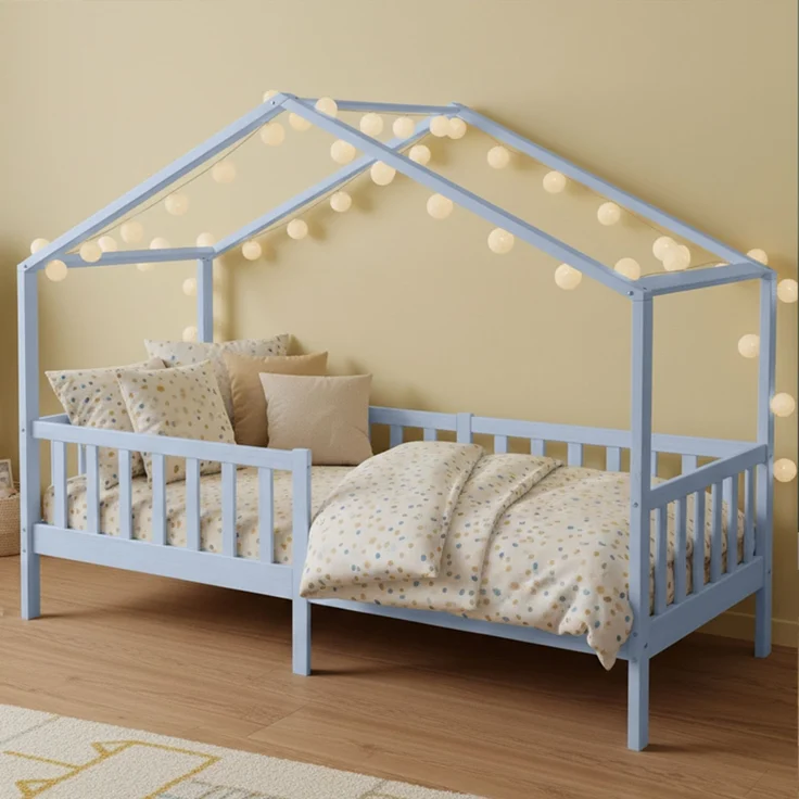 Bellabino 'Bia' Hausbett 90x200 cm, blau, Kiefer Massivholz, Montessori Kinderbett mit Rausfallschutz und Lattenrost – Bild 1