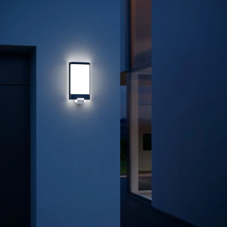 Steinel LED-Außenwandleuchte L 240 S, mit 180°-Bewegungsmelder, Edelstahlblende, 946 lm, 3000 K warmweiß, IP44 – Bild 2