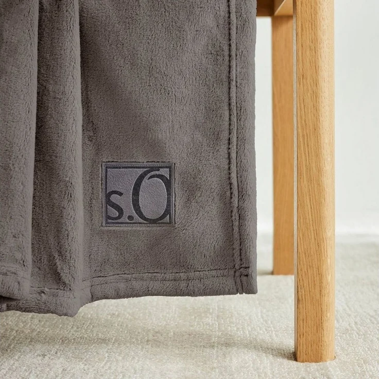 s.Oliver 'Oro' Wohndecke, flauschig, warm & waschbar, Polyester taupe, 150x200 cm – Bild 4