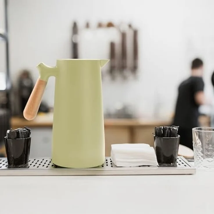 KVOTA Isolierkanne 1L Thermoskanne Glaskolbe Olive Holzgriff 1-Click Öffnung, 1 l – Bild 6