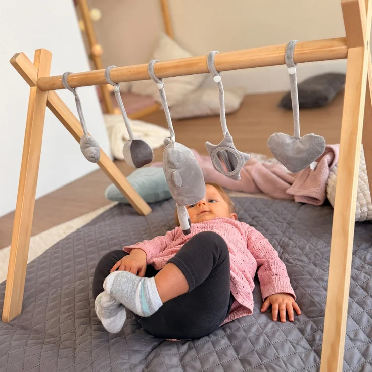 roba Baby-Spielbogen nach Montessori - Baby Gym & Activity Center aus Holz - Spieltrapez ab 3 Monaten zum Anhängen von Spielsets - Natur – Bild 8