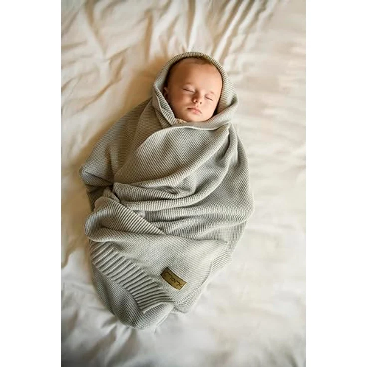 MoMi Kinder- und Babydecke HUG, 80x110 cm, Kuscheldecke aus 50% Baumwolle mit 50% Bambusfasern, Strickdecke ideal für Buggy, Kinderwagen und Babybett – Bild 18