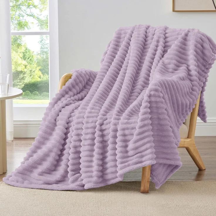 BEDELITE Kuscheldecke Flauschig Decke Klein - weiche Flanell Decken Lavendel 125x150 für Sofa, Deko Streifen Cord Fleecedecke als Sofaüberwurf für Wohnzimmer, Throw Blanket Wide Use – Bild 7